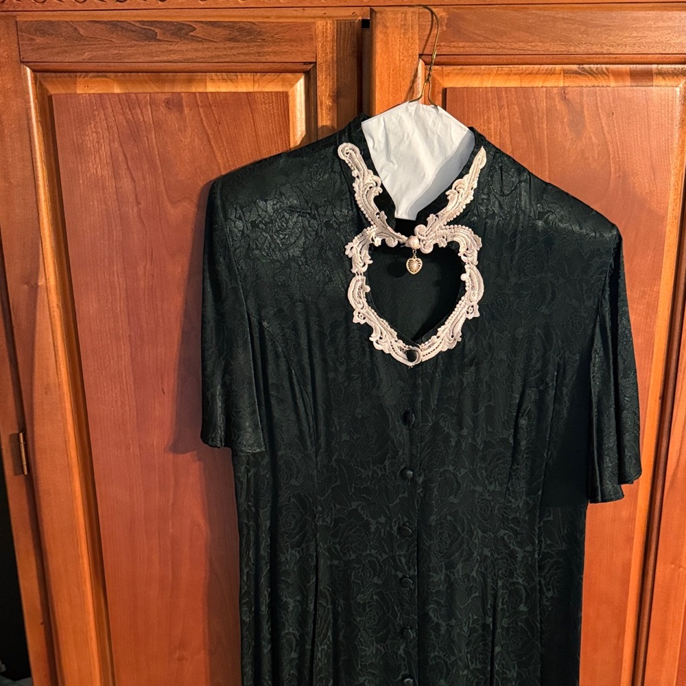 Elegant Hunter Green Dress with Antique White Lace Detail